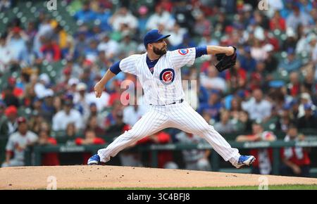 21 juillet 2018 - Chicago, il, USA - le lanceur départ des Chicago Cubs Tyler Chatwood (21) lance en première manche contre les Louis Cardinals dans le premier match d'une double tête au Wrigley Field samedi 21 juillet 2018, à Chicago. Les Cubs ont gagné 7-2. (Crédit image : © John J. Kim/TNS via ZUMA Wire) Banque D'Images