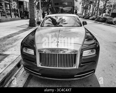 Miami Beach, Floride États-Unis - 8 juin 2024 : 2014 Rolls-Royce Wraith voiture de luxe à Ocean Drive miami Beach. Rolls Royce est une marque britannique de voitures de luxe Banque D'Images