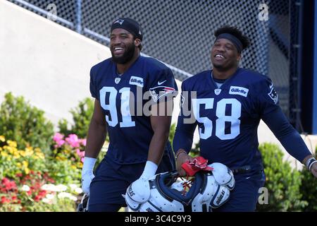 27 juillet 2018 : le joueur de ligne défensive des Patriots de la Nouvelle-Angleterre Deatrich Wise Jr. (91) et le joueur de ligne défensive des Patriots de la Nouvelle-Angleterre Keionta Davis (58) se dirigent vers le camp d'entraînement des Patriots de la Nouvelle-Angleterre qui se tient sur les terrains d'entraînement du stade Gillette, à Foxborough, Massachusetts. Eric Canha/CSM(image de crédit : &copy ; Eric Canha/CSM via ZUMA Wire) Banque D'Images