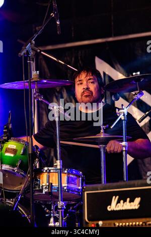 25 juillet 2018 - Edmonton, Alberta, Canada - Gary Grace à la batterie vu jouer..Canadian Rock Icons Prism a frappé la scène K-Days North devant une foule bondée. Le groupe existe depuis 41 ans, avec 15 albums sortis chaque décennie. Le groupe a produit plus de 15 succès du top 100 au Canada et aux États-Unis. (Crédit image : © Ron Palmer/SOPA images via ZUMA Wire) Banque D'Images