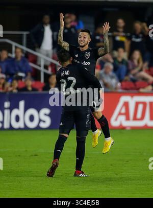 12 août 2018 : L'attaquant #10 de D.C. United Luciano Acosta célèbre son deuxième but avec le milieu de terrain #22 Yamil Asad de D.C. United lors d'un match de football de la MLS entre le D.C. United et l'Orlando City SC à Audi Field à Washington DC Justin Cooper/CSM(Credit image : &copy ; Justin Cooper/CSM via ZUMA Wire) Banque D'Images
