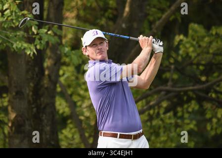 12 août 2018 - Town and Country, Missouri, États-Unis - BRANDT SNEDEKER de Nashville Tennessee, États-Unis regarde son tee-shirt tiré sur le deuxième trou lors de la quatrième manche du 100e Championnat de la PGA, le dimanche 12 août 2018, au Bellerive Country Club à Town and Country, MO (crédit photo Richard Ulreich / ZUMA Press) (crédit image : © Richard Ulreich via ZUMA Wire) Banque D'Images