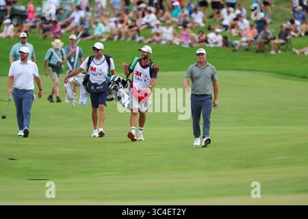 Blaine, Minnesota, États-Unis. 27 juillet 2025. Alex Noren, de Suède, marche le 18e lors de la ronde finale du 3M Open 2025 à TPC Twin Cities le 27 juillet 2025 à Blaine, Minnesota. Steven Garcia-CSM/Alamy Live News Banque D'Images
