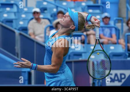 18 août 2018 - Mason, Ohio, États-Unis - Kiki Bertens (NED) participe samedi à la demi-finale de l'Open Western and Southern Open au Lindner Family Tennis Center, Mason, Ohio. (Crédit image : © Scott Stuart via ZUMA Wire) Banque D'Images