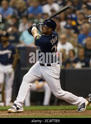 21 août 2018 : le troisième joueur de base Travis Shaw #21 homer des Milwaukee Brewers arrive sur le terrain droit lors du match de baseball de la Ligue majeure entre les Brewers de Milwaukee et les Reds de Cincinnati au Miller Park à Milwaukee, WISCONSIN. John Fisher/CSM(image de crédit : &copy ; John Fisher/CSM via ZUMA Wire) Banque D'Images