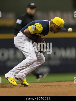 24 août 2018 : Milwaukee Brewers Short stop Orlando Arcia #3 en action lors du match de baseball de la Ligue majeure entre les Brewers de Milwaukee et les Pirates de Pittsburgh au Miller Park à Milwaukee, WISCONSIN. John Fisher/CSM(image de crédit : &copy ; John Fisher/CSM via ZUMA Wire) Banque D'Images
