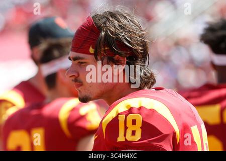 01 septembre 2018 le quarterback des Trojans de l'USC J.T. Daniels #18 en action pendant le match de football entre les Trojans de l'USC et les rebelles de l'UNLV au Los Angeles Coliseum de Los Angeles, en Californie. Charles Baus/CSM(image de crédit : &copy ; Charles Baus/CSM via ZUMA Wire) Banque D'Images