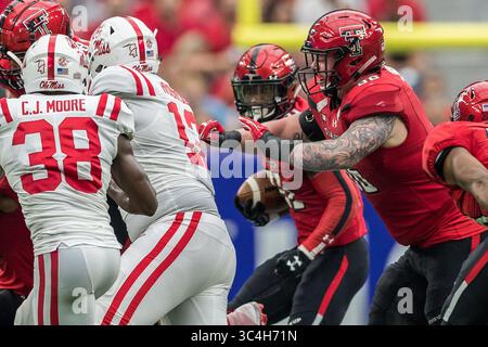 1er septembre 2018 : le Texas Tech Red Raiders Running Back Da'Leon Ward (21 ans) cherche de la place pour courir pendant le match de football NCAA entre les Texas Tech Red Raiders et les Ole Miss Rebels lors de l'AdvoCare Texas Kickoff 2018 au NRG Stadium de Houston, Texas. Prentice C. James/CSM(image de crédit : &copy ; Prentice C. James/CSM via ZUMA Wire) Banque D'Images