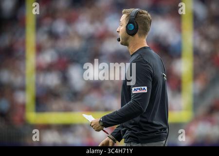 1er septembre 2018 : l'entraîneur-chef des Texas Tech Red Raiders, Kliff Kingsbury, observe l'action lors du match de football NCAA entre les Texas Tech Red Raiders et les Ole Miss Rebels lors du Kickoff AdvoCare Texas 2018 au NRG Stadium de Houston, Texas. Prentice C. James/CSM(image de crédit : &copy ; Prentice C. James/CSM via ZUMA Wire) Banque D'Images