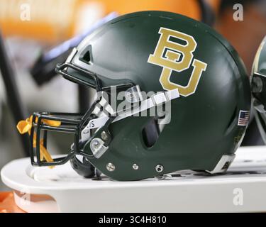 Septembre 1, 2018 - Waco, États-Unis - Un casque Baylor Bears se trouve au sommet d'une glacière lors d'un match de football de la NCAA entre l'Université Baylor et l'Université chrétienne Abilene le samedi 1er septembre 2018 à Waco, Texas. (Crédit image : © Scott Coleman/ZUMA Wire) Banque D'Images