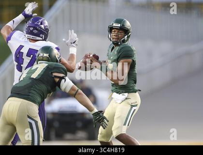 1 septembre 2018 - Waco, États-Unis - le quarterback des Baylor Bears Jalan McClendon (19 ans) semble passer lors d'un match de football NCAA entre l'Université Baylor et l'Université chrétienne Abilene le samedi 1er septembre 2018 à Waco, Texas. (Crédit image : © Scott Coleman/ZUMA Wire) Banque D'Images