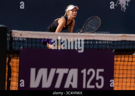Palerme, Italie. 26 juillet 2025. Palermo Ladies Open 2025 : Estelle Cascino et Shuo Feng vs Momoko Kobori et Ayano Shimizu. Momoko Kobori lors du match final à Palerme. (Crédit image : © Antonio Melita/Pacific Press via ZUMA Press Wire) USAGE ÉDITORIAL SEULEMENT ! Non destiné à UN USAGE commercial ! Banque D'Images
