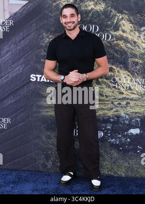 Los Angeles, États-Unis. 28 juillet 2025. LOS ANGELES, CALIFORNIE, États-Unis - JUILLET 28 : Alan Bersten, danseur latino-professionnel et danseur de salle américain, arrive à la première à Los Angeles de 'Outlander : Blood of My Blood' saison 1 de STARZ qui se tient au DGA Theater Complex à la Directors Guild of America le 28 juillet 2025 à Los Angeles, Californie, États-Unis. (Photo de Xavier Collin/image Press Agency) crédit : image Press Agency/Alamy Live News Banque D'Images