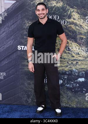 Los Angeles, États-Unis. 28 juillet 2025. LOS ANGELES, CALIFORNIE, États-Unis - JUILLET 28 : Alan Bersten, danseur latino-professionnel et danseur de salle américain, arrive à la première à Los Angeles de 'Outlander : Blood of My Blood' saison 1 de STARZ qui se tient au DGA Theater Complex à la Directors Guild of America le 28 juillet 2025 à Los Angeles, Californie, États-Unis. (Photo de Xavier Collin/image Press Agency) crédit : image Press Agency/Alamy Live News Banque D'Images