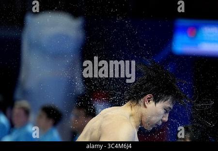 Singapour. 29 juillet 2025. Qin Haiyang, de Chine, réagit après la demi-finale masculine de natation sur 50 m brasse aux Championnats du monde de natation à Singapour, le 29 juillet 2025. Crédit : Xue Yuge/Xinhua/Alamy Live News Banque D'Images