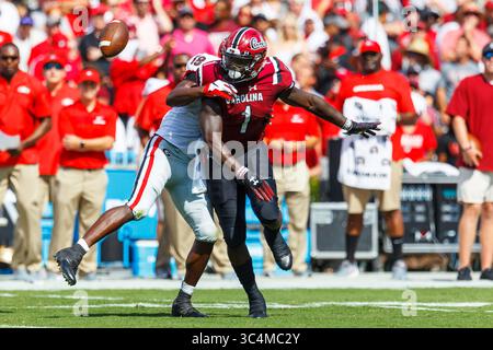 8 septembre 2018 : DeAndre Baker (18 ans), l'arrière défensif des Bulldogs, freine le lancer contre Deebo Samuel (1), receveur des Gamecocks au large des Gamecocks Deebo Samuel (1 an) dans le match SEC entre les Bulldogs de Géorgie et les Gamecocks de Caroline du Sud au Williams-Brice Stadium de Columbia, Caroline du Sud. (Scott Kinser/Cal Sport Media)(image de crédit : &copy ; Scott Kinser/CSM via ZUMA Wire) Banque D'Images