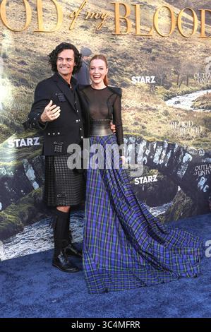 Jamie Roy und Harriet Slater BEI der Premiere der Starz Serie Outlander : Blood of My Blood im DGA Theater. Los Angeles, 28.07.2025 *** Jamie Roy et Harriet Slater à la première de la série Starz Outlander Blood of My Blood au DGA Theater Los Angeles, 28 07 2025 Foto :XC.xVanxWagonerx/xFuturexImagex Outlander 5791 Banque D'Images