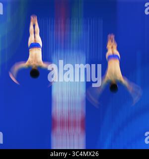Singapour. 29 juillet 2025. Cheng Zilong/Zhu Zifeng, de Chine, concourent lors de la finale masculine de plongée en plate-forme synchronisée au 10m aux Championnats du monde de natation à Singapour, le 29 juillet 2025. Credit : puis Chih Wey/Xinhua/Alamy Live News Banque D'Images