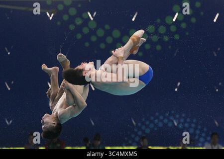 Singapour. 29 juillet 2025. Cheng Zilong/Zhu Zifeng, de Chine, concourent lors de la finale masculine de plongée en plate-forme synchronisée au 10m aux Championnats du monde de natation à Singapour, le 29 juillet 2025. Credit : puis Chih Wey/Xinhua/Alamy Live News Banque D'Images