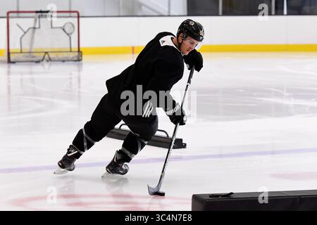 11 septembre 2018 : le centre des Boston Bruins Noel Acciari (55) patine pendant le camp d'entraînement des Boston Bruins au Warrior Ice Arena à Brighton Mass. Eric Canha/CSM(image de crédit : &copy ; Eric Canha/CSM via ZUMA Wire) Banque D'Images