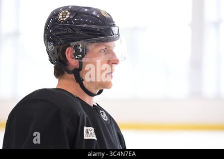 11 septembre 2018 : le défenseur des Boston Bruins Torey Krug (47 ans) patine pendant le camp d'entraînement des Boston Bruins au Warrior Ice Arena à Brighton Mass. Eric Canha/CSM(image de crédit : &copy ; Eric Canha/CSM via ZUMA Wire) Banque D'Images