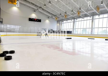 11 septembre 2018 : le défenseur des Boston Bruins Zdeno Chara (33 ans) patine seul pendant le camp d'entraînement des Boston Bruins au Warrior Ice Arena à Brighton Mass. Eric Canha/CSM(image de crédit : &copy ; Eric Canha/CSM via ZUMA Wire) Banque D'Images