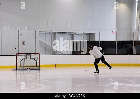 11 septembre 2018 : le défenseur des Boston Bruins Zdeno Chara (33 ans) patine pendant le camp d'entraînement des Boston Bruins au Warrior Ice Arena à Brighton Mass. Eric Canha/CSM(image de crédit : &copy ; Eric Canha/CSM via ZUMA Wire) Banque D'Images
