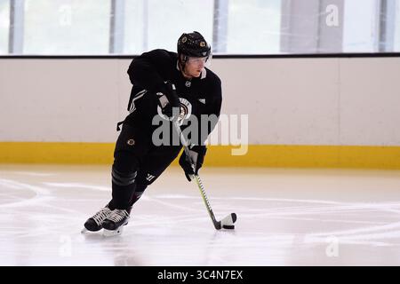 11 septembre 2018 : le défenseur des Boston Bruins Torey Krug (47 ans) patine pendant le camp d'entraînement des Boston Bruins au Warrior Ice Arena à Brighton Mass. Eric Canha/CSM(image de crédit : &copy ; Eric Canha/CSM via ZUMA Wire) Banque D'Images