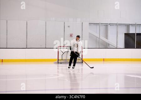 11 septembre 2018 : le défenseur des Boston Bruins Zdeno Chara (33 ans) patine pendant le camp d'entraînement des Boston Bruins au Warrior Ice Arena à Brighton Mass. Eric Canha/CSM(image de crédit : &copy ; Eric Canha/CSM via ZUMA Wire) Banque D'Images