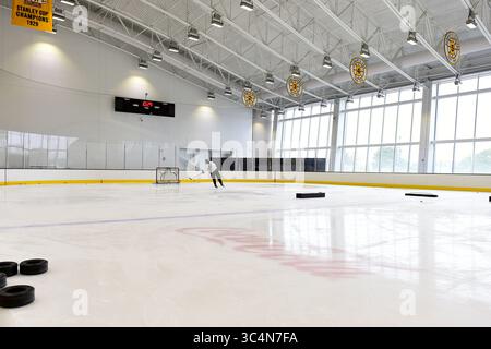 11 septembre 2018 : le défenseur des Boston Bruins Zdeno Chara (33 ans) patine seul pendant le camp d'entraînement des Boston Bruins au Warrior Ice Arena à Brighton Mass. Eric Canha/CSM(image de crédit : &copy ; Eric Canha/CSM via ZUMA Wire) Banque D'Images