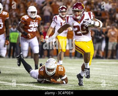 15 septembre 2018 - Austin, TX, USA - USC Running Back Vavae Malepeai (29) court pour un touchdown contre le Texas au Royal-Texas Memorial Stadium à Austin, Texas, le samedi 15 septembre 2018. (Crédit image : © Nick Wagner/Austin American-Statesman/TNS via ZUMA Wire) Banque D'Images