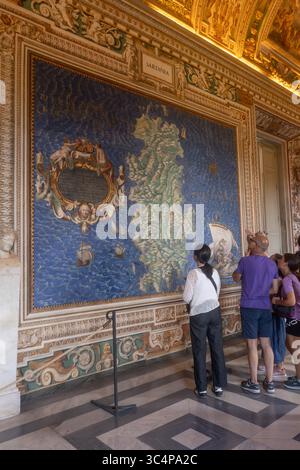Musée du Vatican - salle de Rome des cartes anciennes Banque D'Images