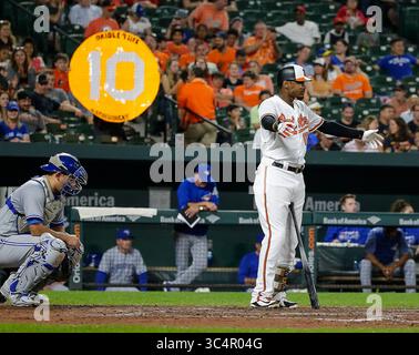 19 septembre 2018 : le joueur de droite #10 des Orioles de Baltimore Adam Jones s'étire devant une batte lors d'un match de baseball de la Ligue majeure entre les Orioles de Baltimore et les Blue Jays de Toronto à Camden Yards à Baltimore, MD. Justin Cooper/CSM(crédit image : &copy ; Justin Cooper/CSM via ZUMA Wire) Banque D'Images