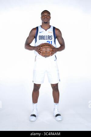 21 septembre 2018 : L'attaquant Jalen Jones #21 des Dallas Mavericks pose lors de la Journée des médias Dallas Mavericks qui s'est tenue à l'American Airlines Center à Dallas, Texas (crédit image : &copy ; Albert Pena/CSM via ZUMA Wire) Banque D'Images