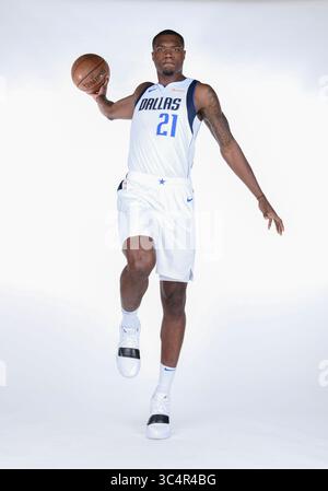21 septembre 2018 : L'attaquant Jalen Jones #21 des Dallas Mavericks pose lors de la Journée des médias Dallas Mavericks qui s'est tenue à l'American Airlines Center à Dallas, Texas (crédit image : &copy ; Albert Pena/CSM via ZUMA Wire) Banque D'Images