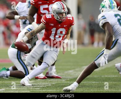 22 septembre 2018 - Columbus, OH, USA - le quarterback de l'Ohio State Tate Martell (18 ans) porte le ballon dans le quatrième quart-temps contre Tulane au stade Ohio à Columbus, Ohio, le samedi 22 septembre 2018. Ohio State Won, 49-6. (Crédit image : © Brooke LaValley/Columbus Dispatch/TNS via ZUMA Wire) Banque D'Images