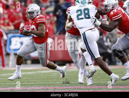 22 septembre 2018 - Columbus, OH, USA - Ohio State Running Back Master Teague (33) porte le ballon dans le quatrième quart-temps contre Tulane au stade Ohio à Columbus, Ohio, le samedi 22 septembre 2018. Ohio State Won, 49-6. (Crédit image : © Brooke LaValley/Columbus Dispatch/TNS via ZUMA Wire) Banque D'Images