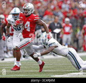 22 septembre 2018 - Columbus, OH, USA - Ohio State Wide Receiver K.J. Hill (14) s'enfuit de Tulane Safety Taris Shenall (19) dans le deuxième quart au Ohio Stadium à Columbus, Ohio, le samedi 22 septembre 2018. Ohio State Won, 49-6. (Crédit image : © Eric Albrecht/Columbus Dispatch/TNS via ZUMA Wire) Banque D'Images