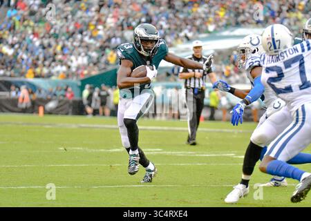 23 septembre 2018 : Nelson Agholor (13 ans) des Eagles de Philadelphie porte le ballon lors d'un match contre les Colts d'Indianapolis au Lincoln Financial Field à Philadelphie, en Pennsylvanie. Gregory Vasil/Cal Sport Media(image de crédit : &copy ; Gregory Vasil/CSM via ZUMA Wire) Banque D'Images