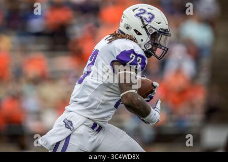 29 septembre 2018 : le dos de course des Bears du centre de l'Arkansas Carlos Blackman (23 ans) dirige le ballon pendant le match de football NCAA entre les Bears du centre de l'Arkansas et les Bearkats de Sam Houston au Bowers Stadium de Huntsville, Texas. Sam Houston State bat Central Arkansas 34-31 en prolongation. Prentice C. James/CSM(image de crédit : &copy ; Prentice C. James/CSM via ZUMA Wire) Banque D'Images