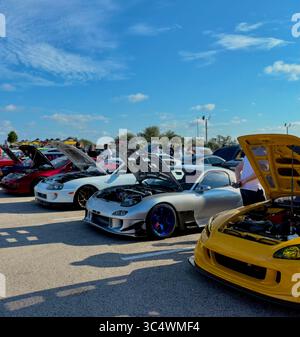 Honda S2000 posant à côté d'une Mazda RX-7 argentée et Mk4 Toyota Supra Banque D'Images