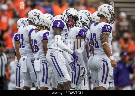 29 septembre 2018 : les Central Arkansas Bears se préparent pour le coup d'envoi du match de football NCAA entre les Central Arkansas Bears et les Sam Houston State Bearkats au Bowers Stadium de Huntsville, Texas. Sam Houston State bat Central Arkansas 34-31 en prolongation. Prentice C. James/CSM(image de crédit : &copy ; Prentice C. James/CSM via ZUMA Wire) Banque D'Images