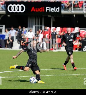 7 octobre 2018 : L'attaquant #10 de D.C. United Luciano Acosta tire un coup de feu lors d'un match de football de la MLS entre le D.C. United et le Chicago Fire à Audi Field à Washington DC Justin Cooper/CSM(image de crédit : &copy ; Justin Cooper/CSM via ZUMA Wire) Banque D'Images