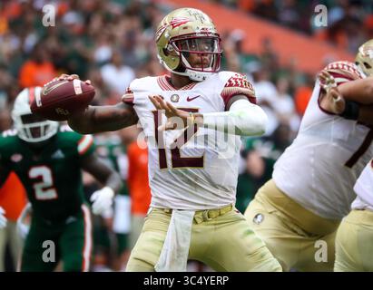06 octobre 2018 : le quarterback Deondre Francois (12 ans) des Seminoles de Floride en action pendant le match de football universitaire entre les Seminoles de Floride et les Hurricanes de Miami au Hard Rock Stadium de Miami Gardens, en Floride. Les Hurricanes ont gagné 28-27. Mario Houben/CSM(image de crédit : &copy ; Mario Houben/CSM via ZUMA Wire) Banque D'Images
