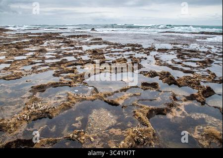 5 septembre 2015 - Sainte-Lucie, Afrique du Sud - plage rocheuse à Sainte-Lucie, KwaZulu-Natal, Afrique du Sud - iSimangaliso Wetland Park (crédit image : © Edwin Remsberg / Vwpics/VW pics via ZUMA Wire) Banque D'Images