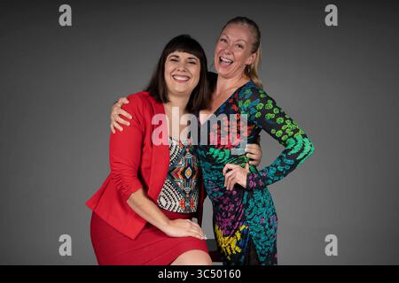 10 octobre 2018 - Florida, U.S. - MARTHA ASENCIO RHIN | Times.Portrait de Carolyn Tsourakis (à droite) et Angela Galecki, partenaires commerciaux et propriétaires de Bluebird, un nouveau restaurant qui arrive au centre-ville de Petersburg et propose une cuisine grecque, turque et nord-africaine. Oct. 10, 2018. Tsourakis a précisé que la cuisine de Bluebird sera ce qu'ils ont surnommé : ''Moditerranean''. ''Une cuisine culturellement exacte'', a déclaré Tsourakis. Galecki a ajouté que leur vision est simple, ''fraîche, belle, saine, bonne pour l'âme et pour le corps. (Crédit image : © Martha Asencio Rhine/Tampa Bay Times v Banque D'Images