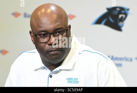4 décembre 2019, Charlotte, Caroline du Nord, États-Unis : Perry Fewell, entraîneur-chef intérimaire des Carolina Panthers, tient sa première conférence de presse en tant qu'entraîneur-chef le mercredi 4 décembre 2019 au Bank of America Stadium de Charlotte, Caroline du Nord (crédit image : © TNS via ZUMA Wire) Banque D'Images