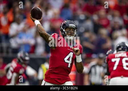 8 décembre 2019, Houston, Texas, États-Unis : 08 décembre, 2019 : Deshaun Watson, quarterback des Texans de Houston (4), se montre long pendant le match contre les Broncos de Denver au NRG Stadium de Houston, Texas. Maria Lysaker / ZUMA Press. (Crédit image : © Maria Lysaker/ZUMA Wire) Banque D'Images