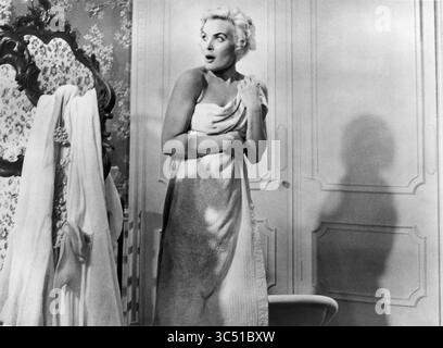 6 juin 2019, États-Unis : Shirley Eaton, sur le plateau du film, ''trois hommes dans un bateau'', Romulus films, 1956 (crédit image : © JT Vintage/Glasshouse via ZUMA Wire) Banque D'Images