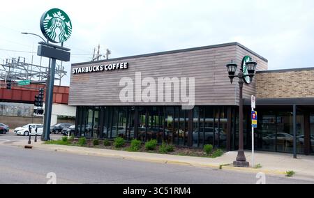 Un café Starbucks spacieux situé sur Snelling et Marshall. St Paul Minnesota MN États-Unis Banque D'Images